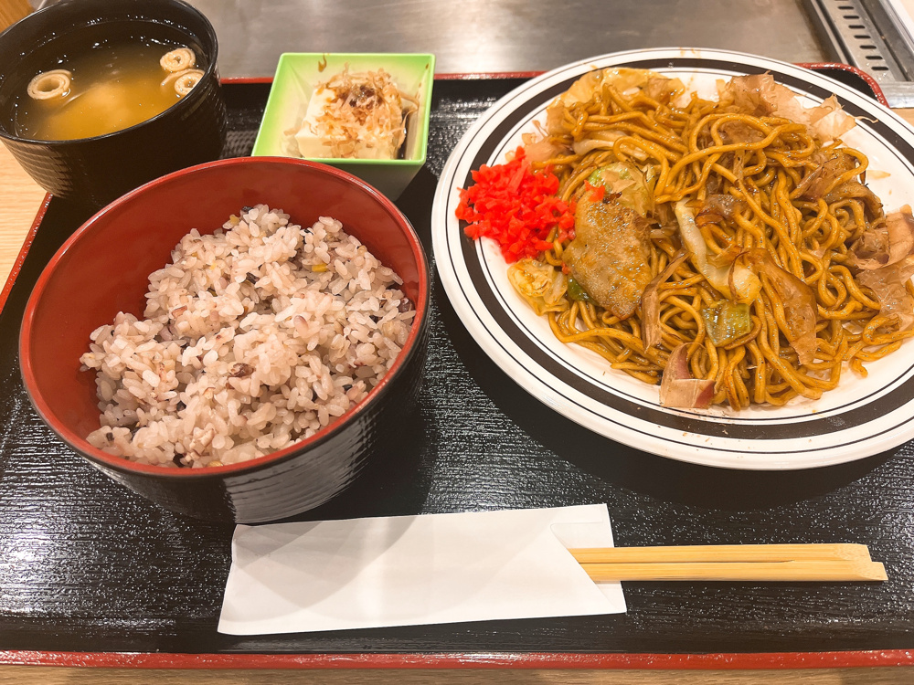 やきそば定食の画像