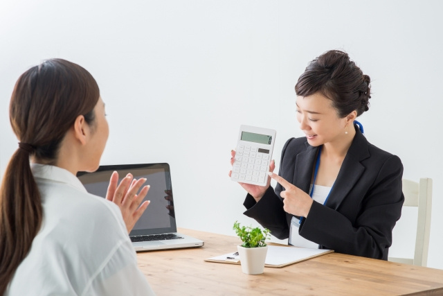 不動産投資ローンの審査基準となる年収は？審査にとおらないケースも解説