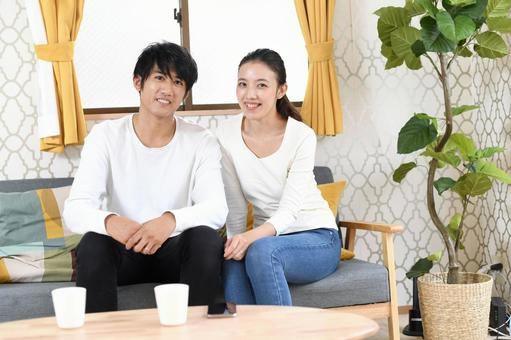 同棲カップルの生活費は安く済む？折半方法や節約のコツについても解説の画像