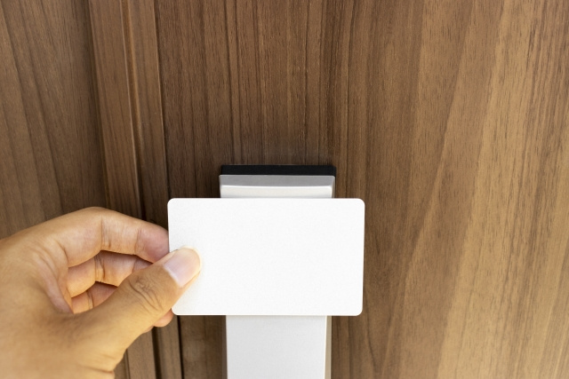 カードキーの種類は？一戸建てに住むメリットや注意点を解説