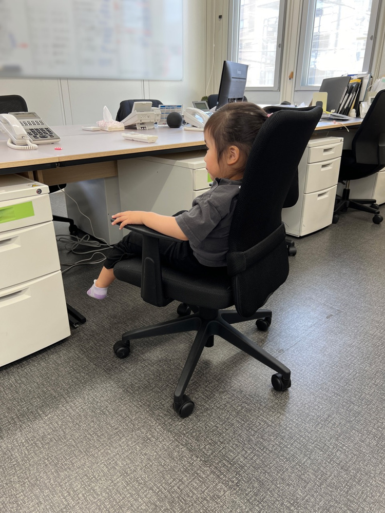 子連れ出社の画像