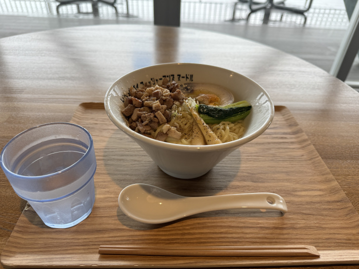 仕事の合間に【よこすかポートマーケット】でランチの画像