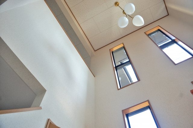 一戸建ての購入後にリノベーションで吹き抜けを作るメリットは？費用も解説の画像