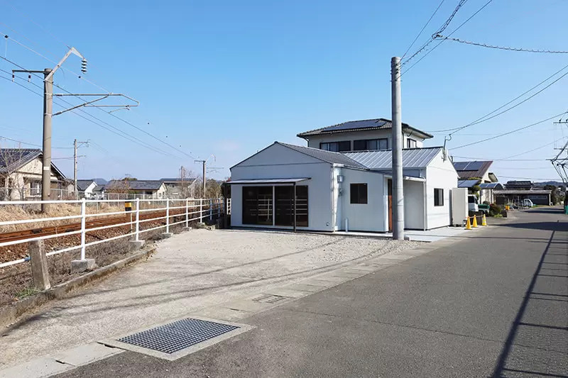 駐車場の外観写真：2～3台分のスペースあり