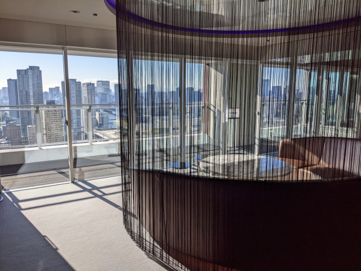 キャピタルゲートプレイスのスカイラウンジ（ブルームーン）