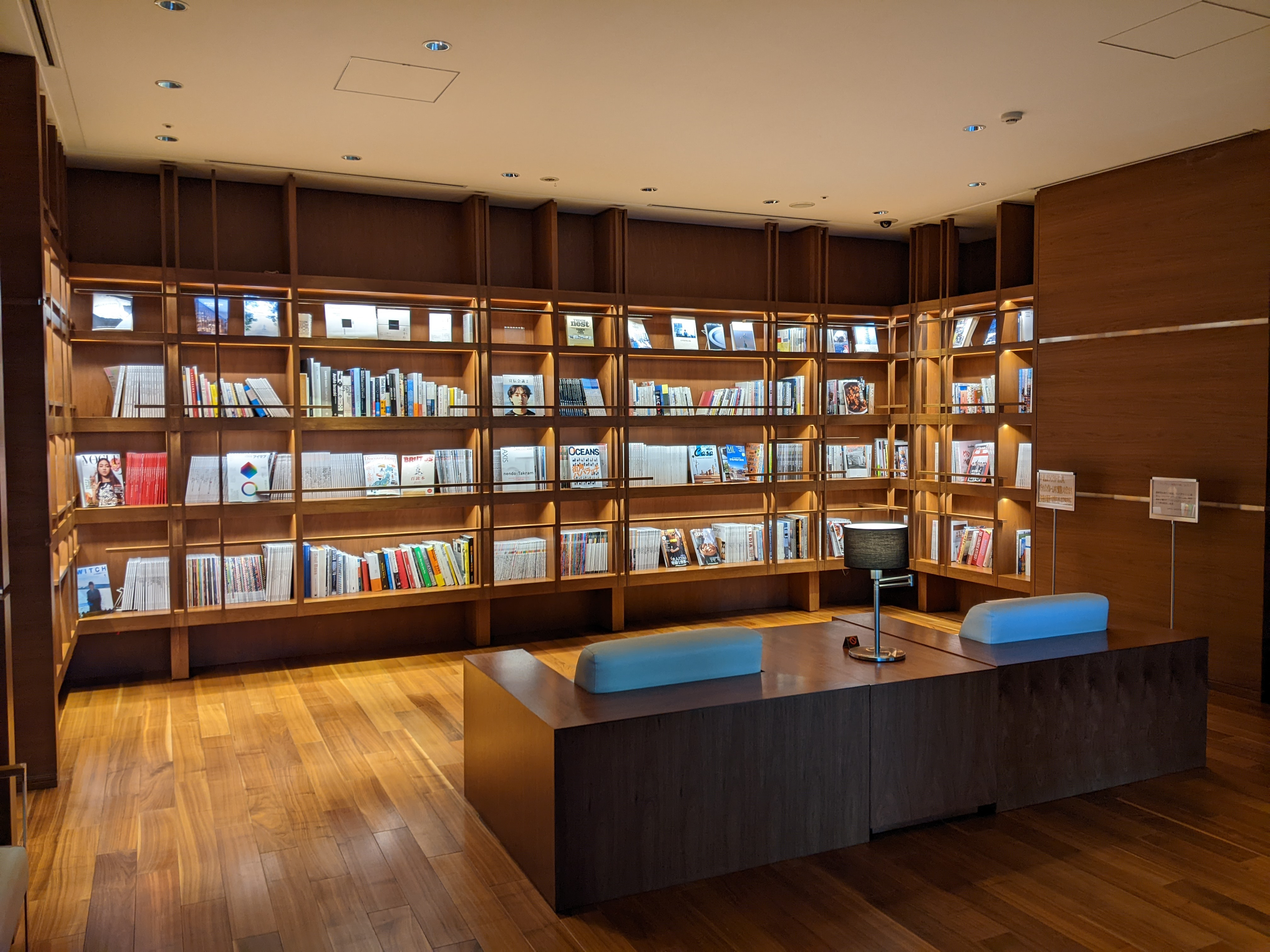 キャピタルゲートプレイスのライブラリーカフェ