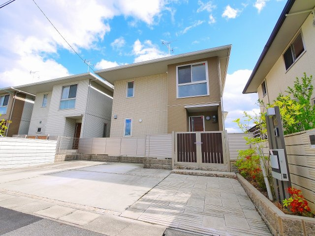 カトル　フィーユ1番館の外観写真