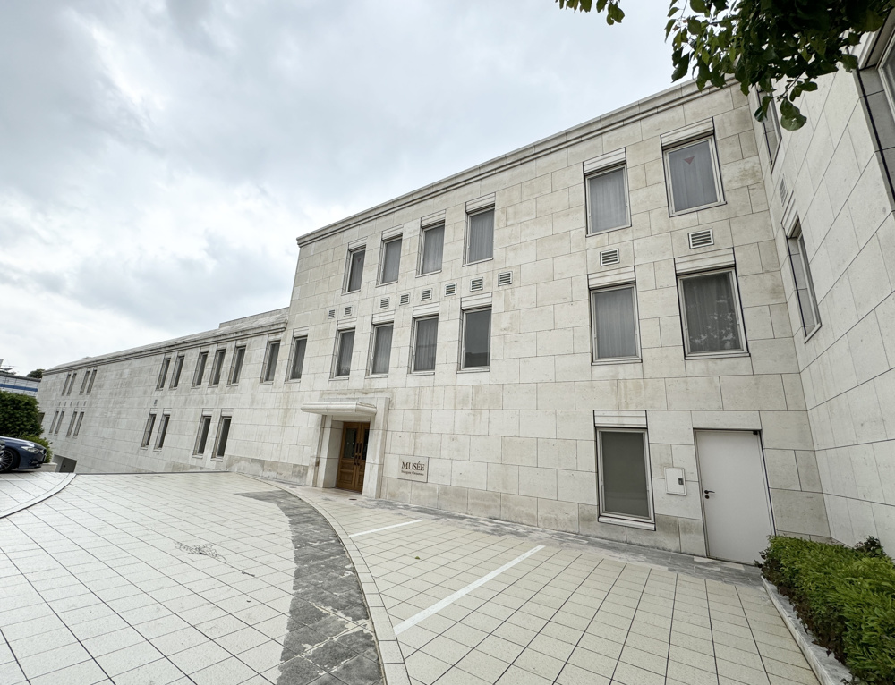 閑静な邸宅地「長者丸」に佇む低層レジデンス　重厚感漂うヴィンテージマンションの画像