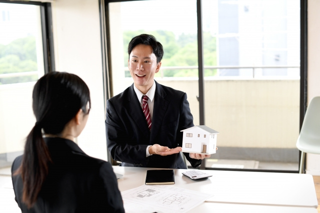 不動産を高額査定する意図は？査定額が異なる理由や一括査定の注意点を解説の画像