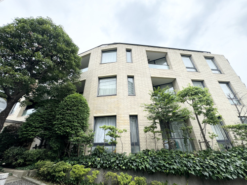 閑静な高級邸宅街「花房山」に佇む低層レジデンスの画像