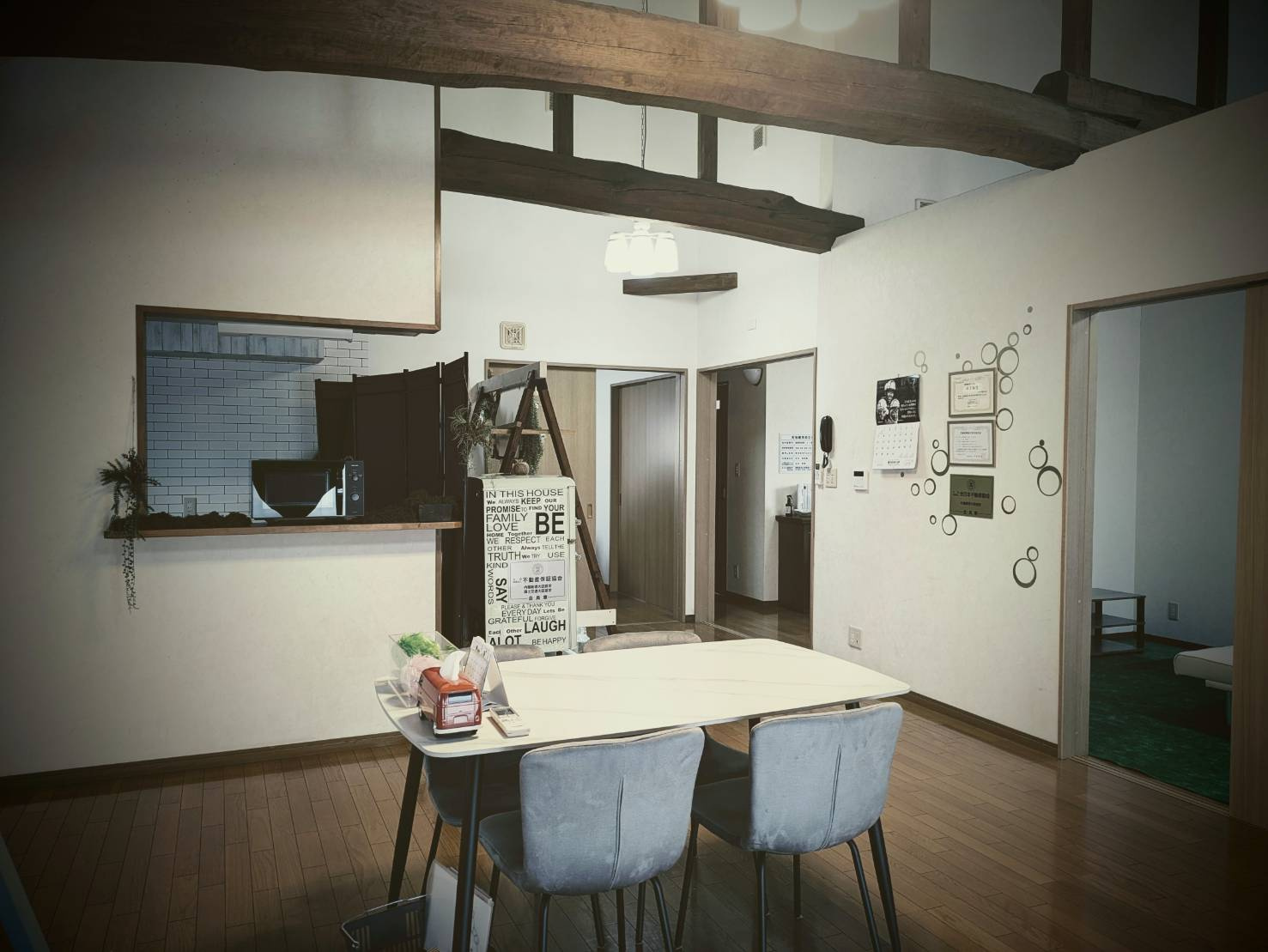 不動産&カンパニー　店舗内の写真