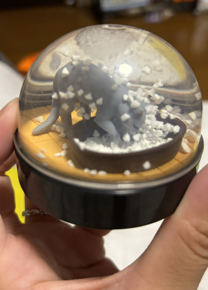 ネコ砂スノードームの画像