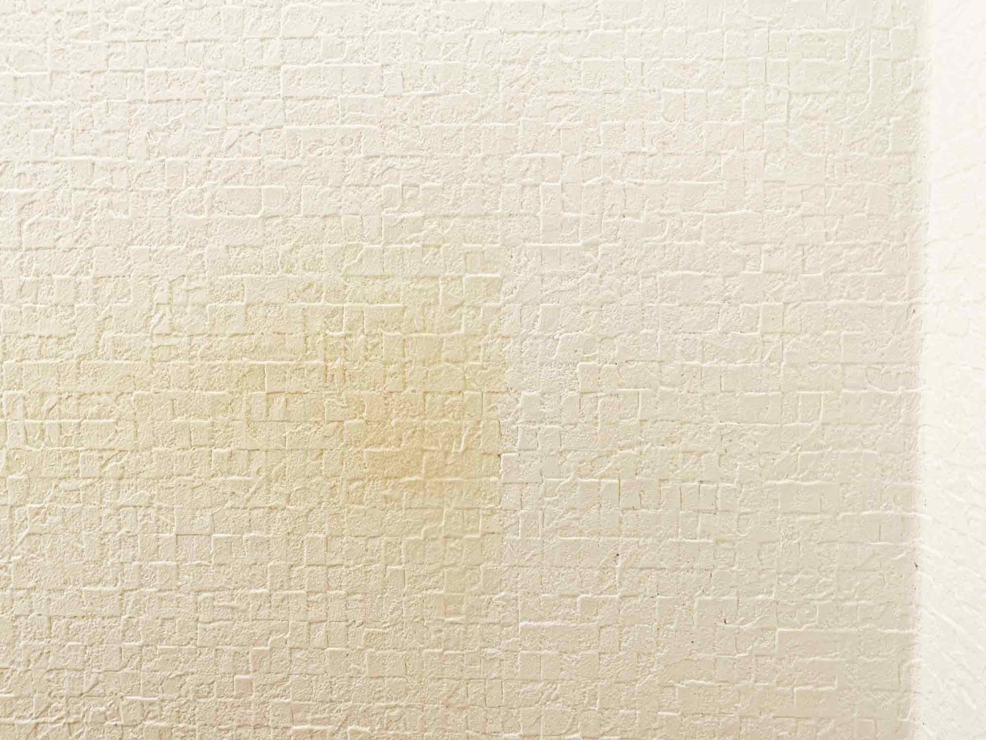 クロス（壁紙）が黄ばんでいくのはなぜ？きれいに保つ方法を解説の画像