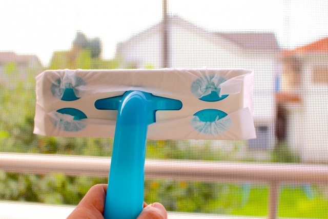 マンションの網戸の効果的な掃除方法とは？頑固な汚れの落とし方もご紹介