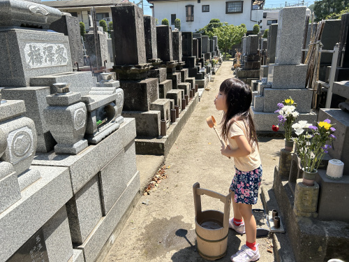お墓参りに行ってきました！の画像