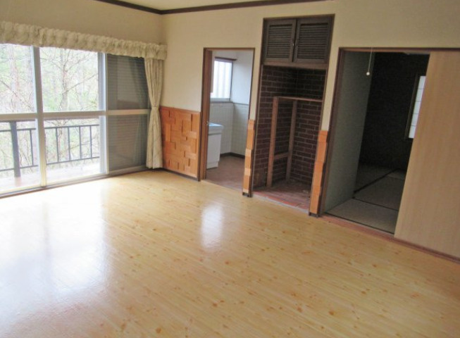 鈴蘭高原別荘地①温泉付き木造2階建②