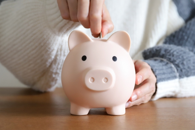 高校生が一人暮らしする場合、毎月の生活費や初期費用はどのくらいかかる？