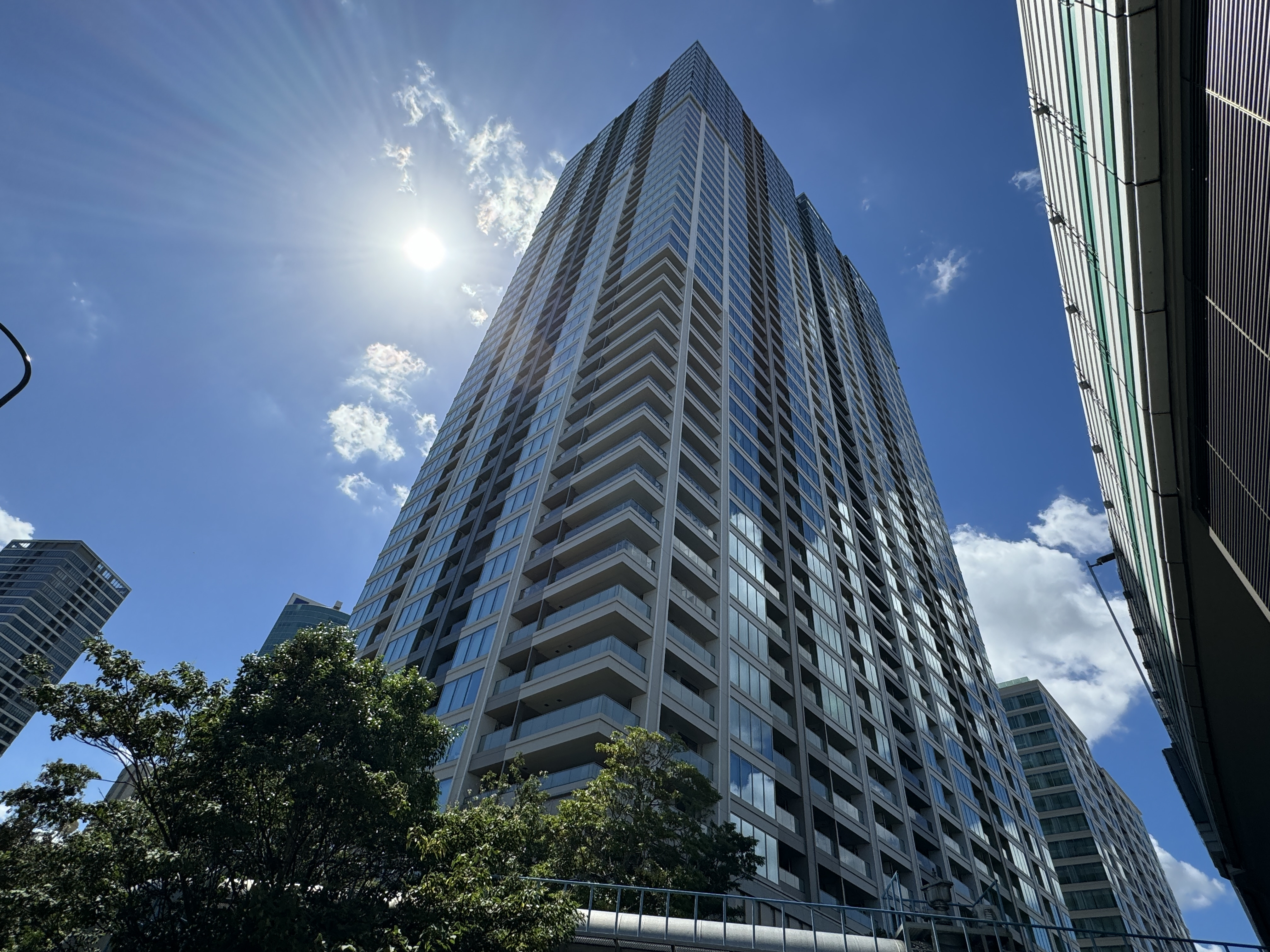 【白金高輪】お天気のいい日には東京タワーとスカイツリーが望めます「白金ザ・スカイ」の画像