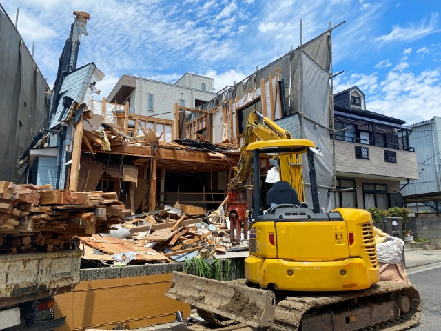 住宅の解体工事にローンは利用できる？使えるローンの種類や注意点も解説