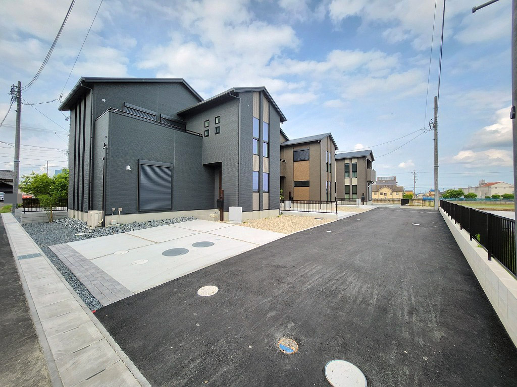床暖房、カップボード付き、駐車場並列２台可！新築住宅☆彡の画像