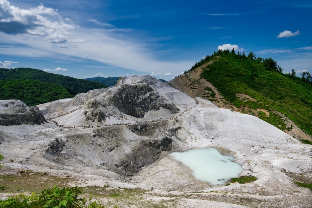 湯沢市にある川原毛地獄の概要は？隣接する温泉についても解説