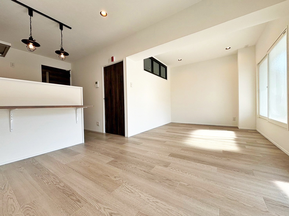 多様なインテリアに馴染むシンプルな暮らしの画像