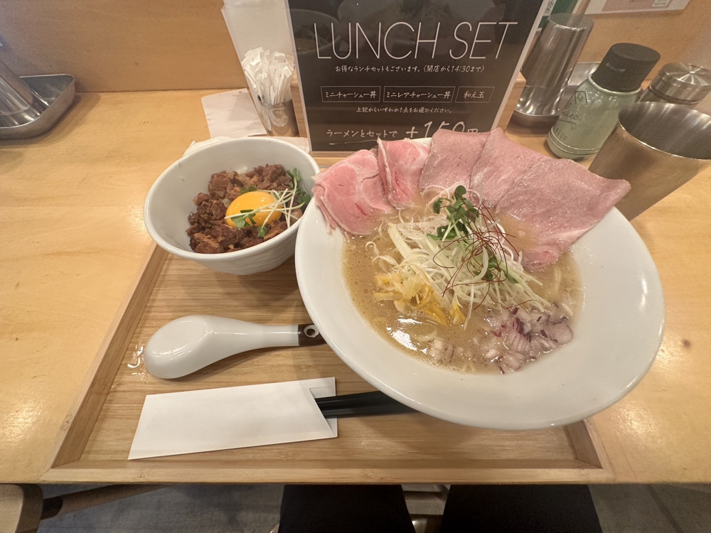 阿波座駅10番出口降りてすぐのラーメンの画像