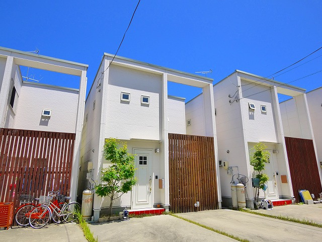 ホワイトヒルズ(木津奈良道)の外観写真