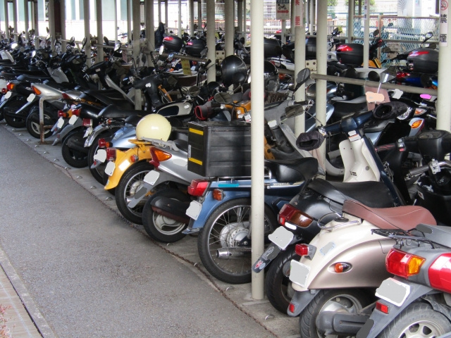バイクはどこに停めればよいのか