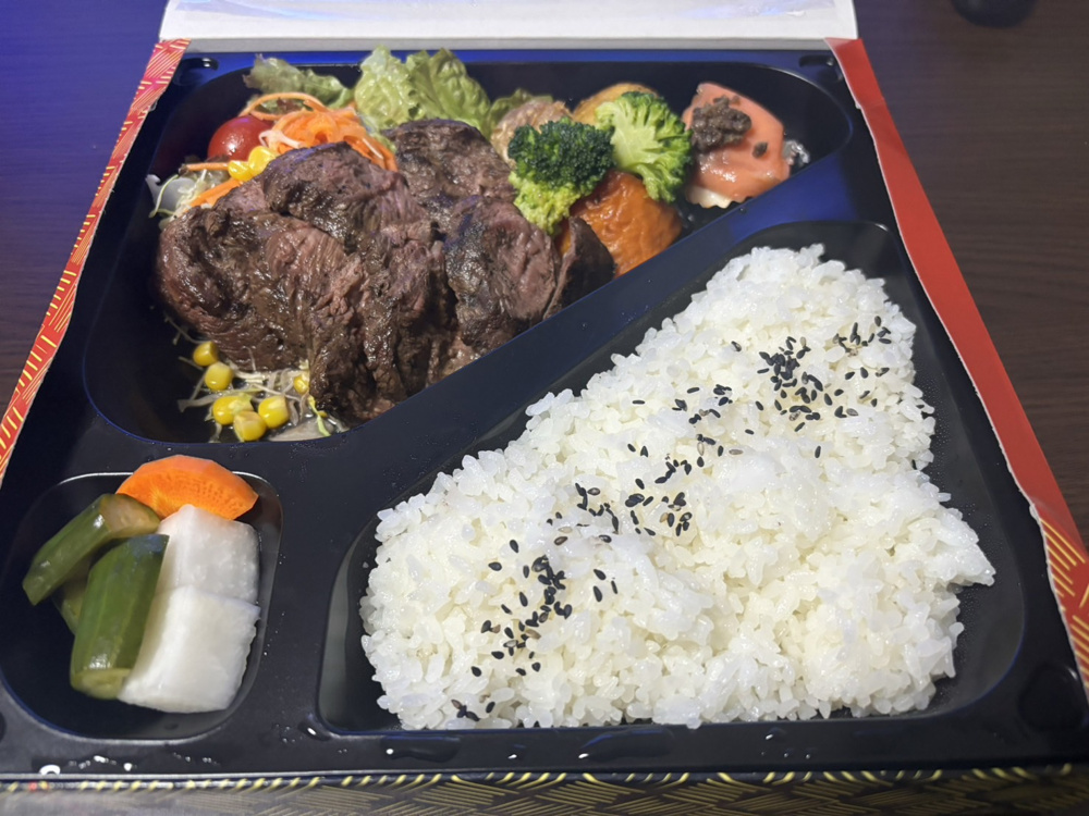 高そうなお弁当。の画像