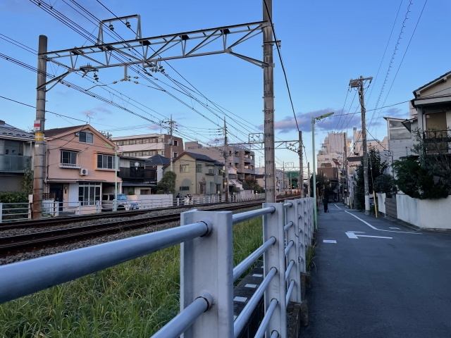 線路沿いの家に住む場合は？メリット・デメリットも解説の画像