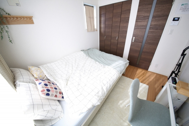 学生寮での生活に向けた荷造りを始める前に、まず確認すべきことはある？