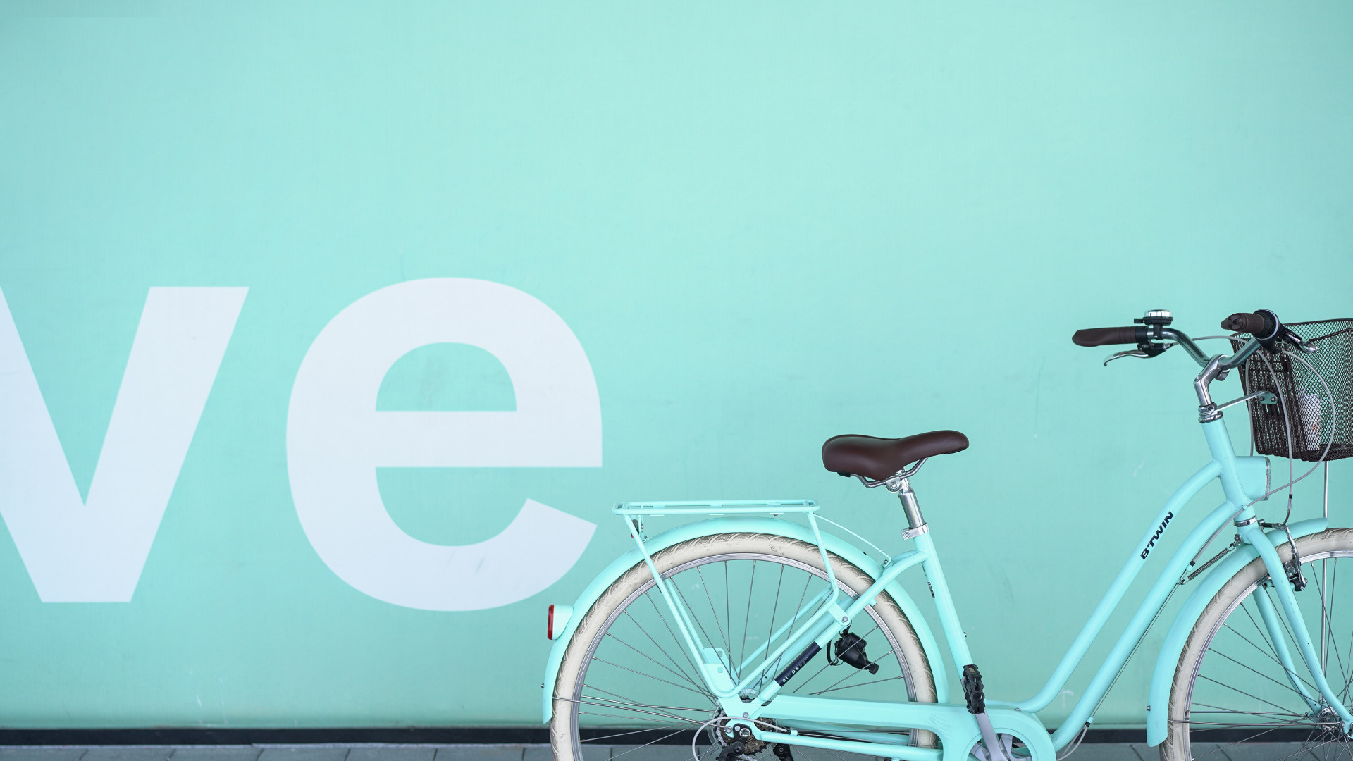 自転車に乗るみなさん、ご用心！11月からルールが変わりました！の画像