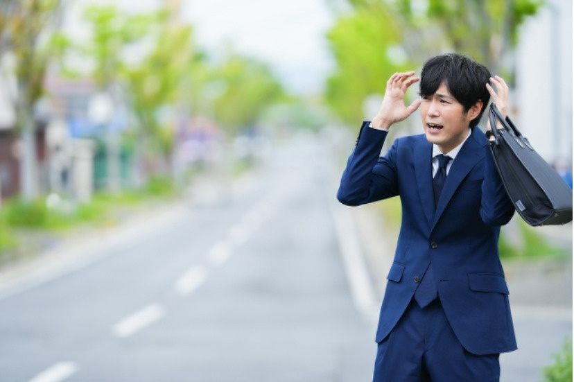頭を抱える社会人