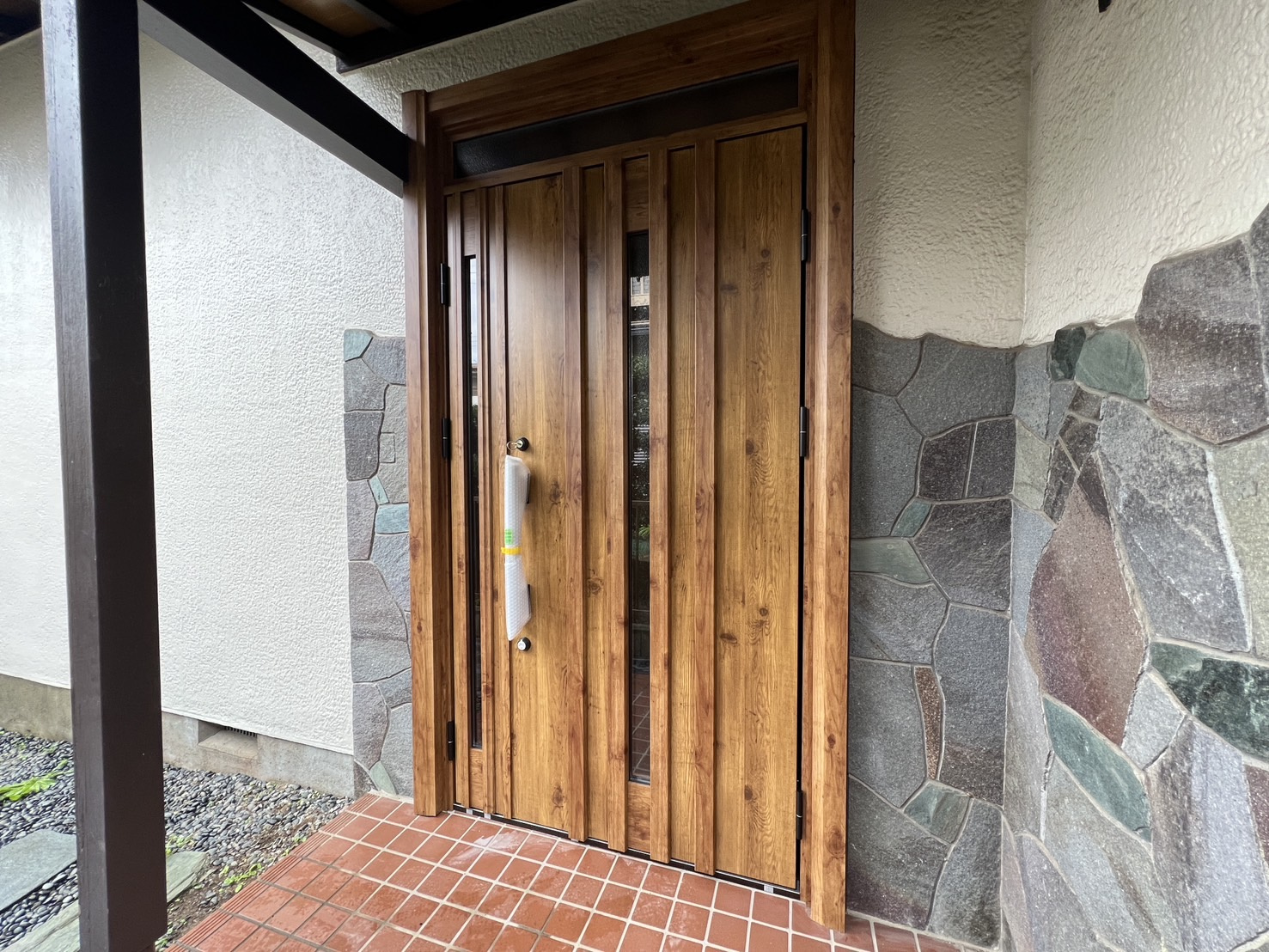 玄関ドアのリフォームの画像