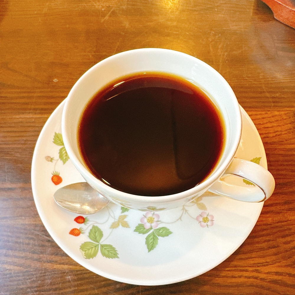 落ち着いた雰囲気の喫茶店の画像