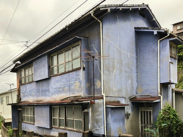 築年数の古い家を放置するリスクを解説！の画像