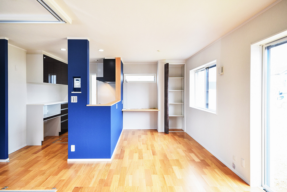 ダイニングにはカウンター＆収納付