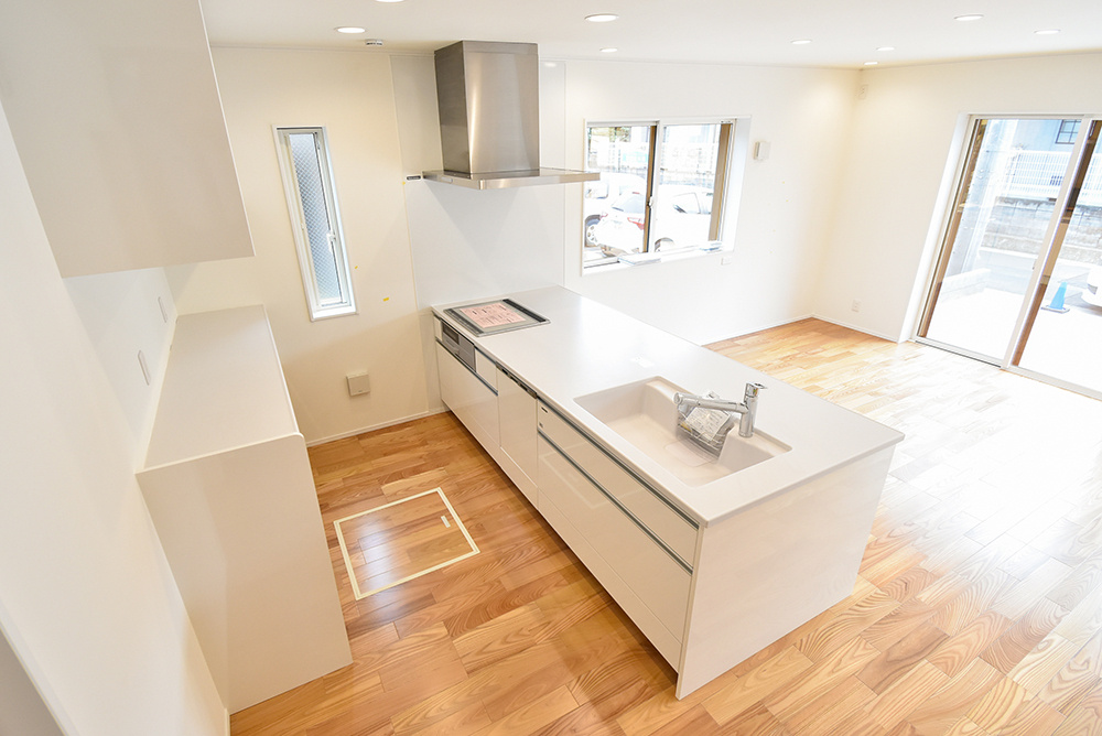 フルフラットキッチンで開放的なLDK