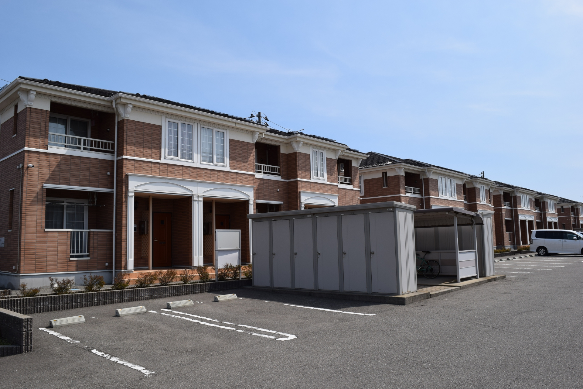 長屋式住宅とは何か？売却しにくい理由と良い条件で売却する方法もご紹介の画像