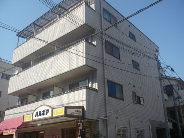 希少な１DKでガス３口システムキッチン付き『パレスNADA』の画像