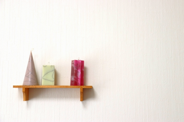 壁掛けシェルフの種類や取り付け方はどんなのがある？