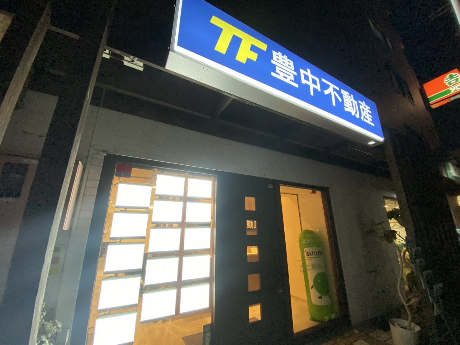 店頭パネル4枚→15枚に増やしました！！の画像