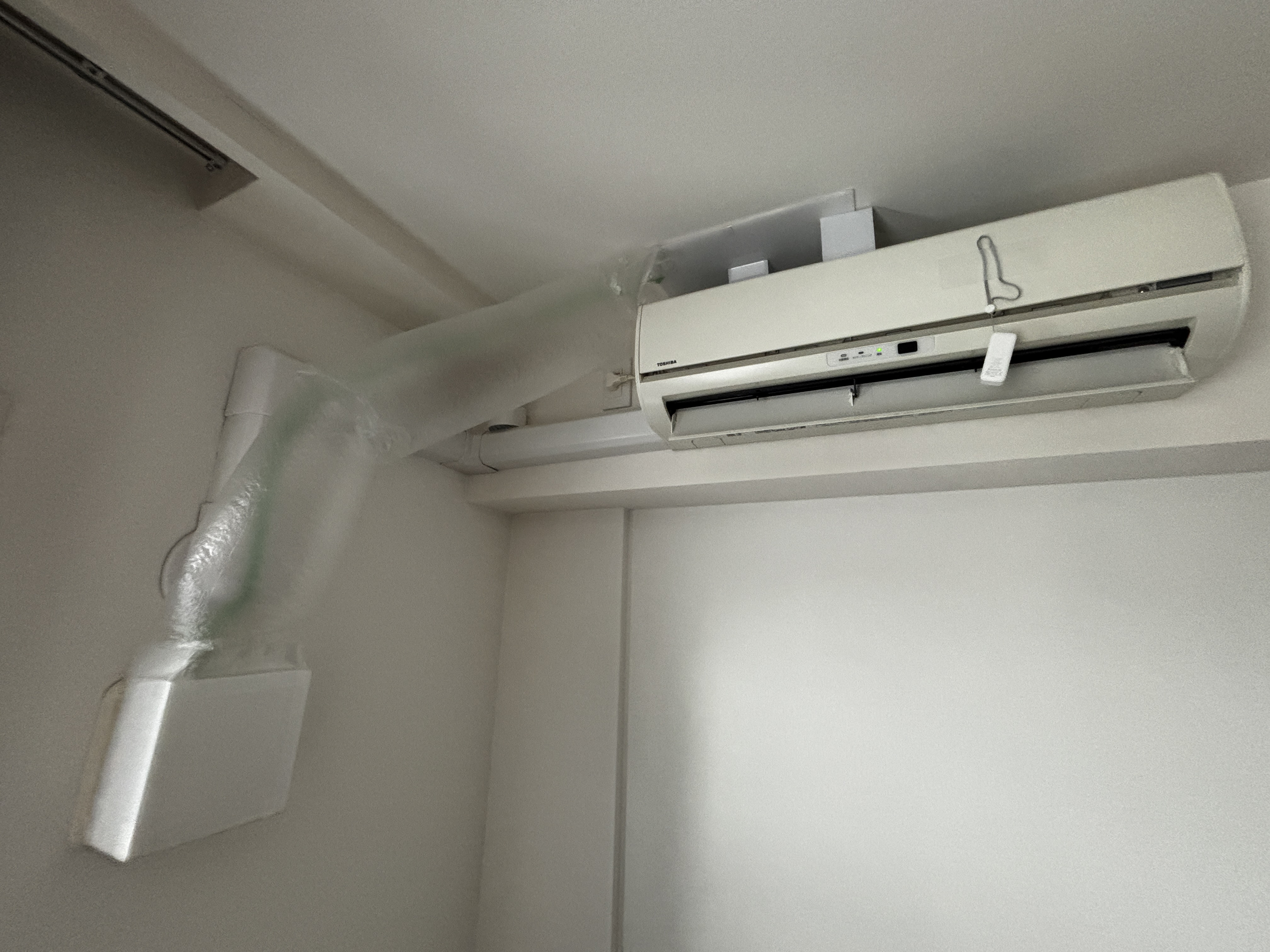 
24時間換気の冷気・熱気をエアコンへ直送！簡単DIYで解決かも？
