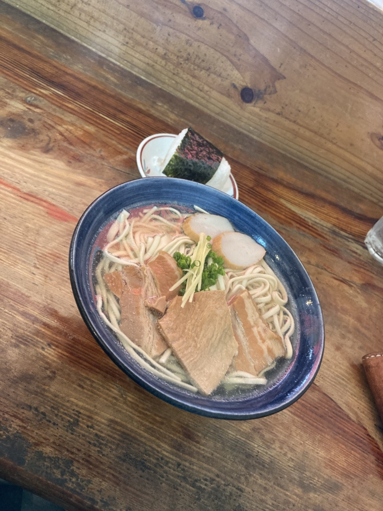 首里城近くにある昔ながらの「首里そば」の画像