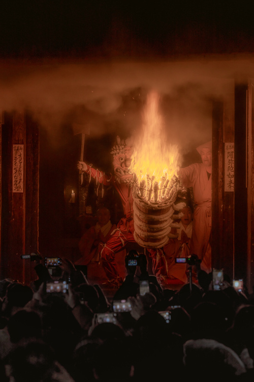 炎の夜を駆ける鬼たち ― 奈良・五條市「陀々堂の鬼はしり」の画像