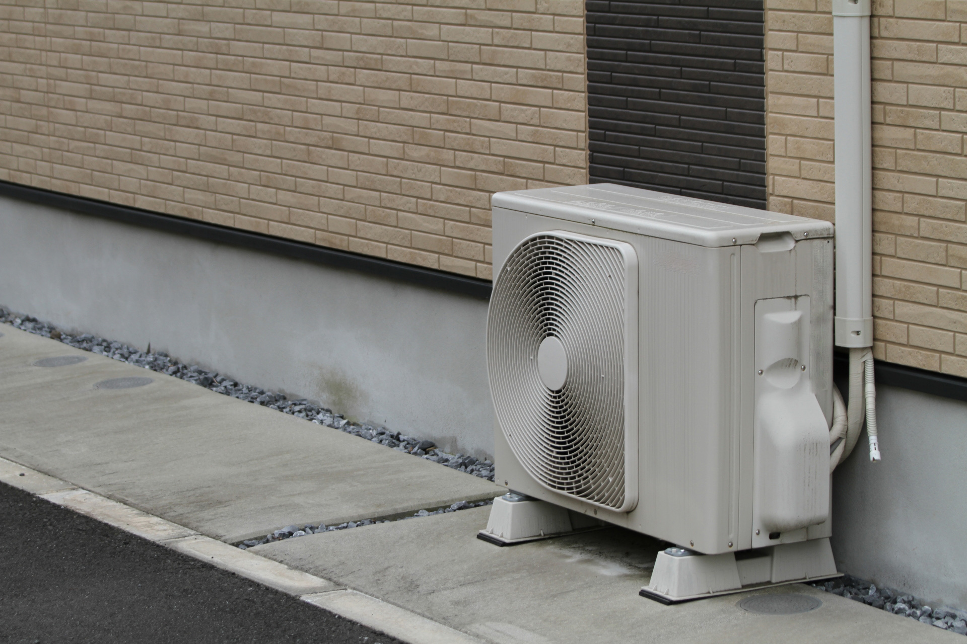 エアコンの室外機を掃除しないとどうなるか