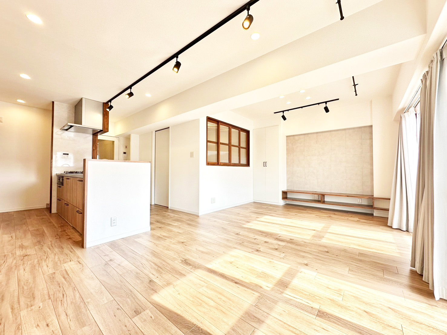 室内窓がかわいい♡コレクター必見の見せる収納充実リノベマンション―イトーピア向日マンションC棟6階―の画像