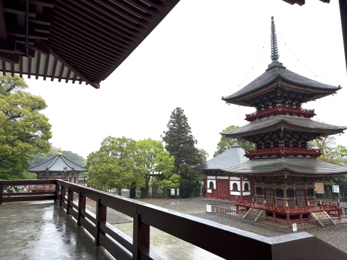 成田山と看板貼りの画像