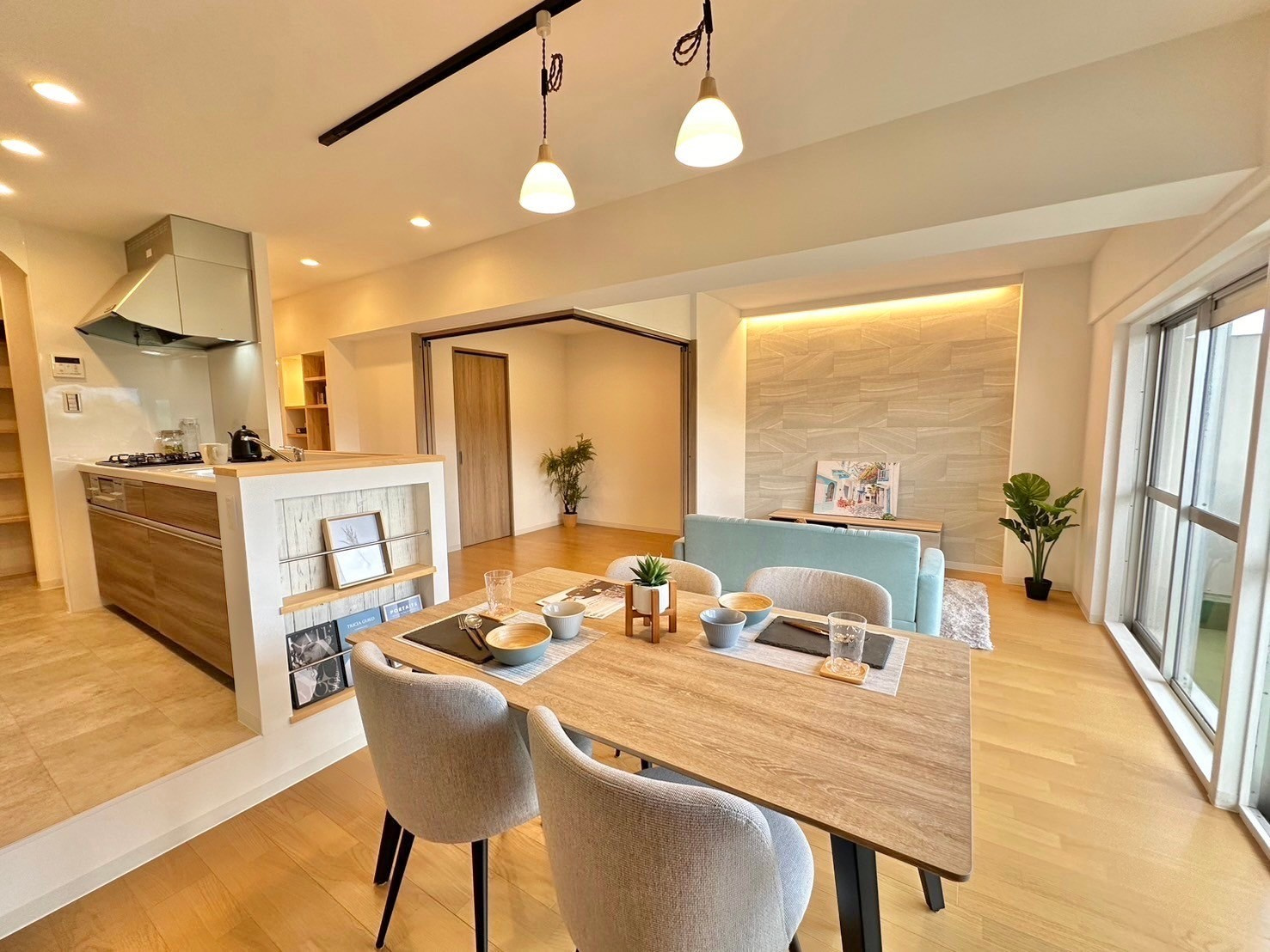 大容量パントリーに注目♪注文住宅のような間取りの、ファミリー向けリノベマンション―イトーピア向日マンションB棟　4階―の画像